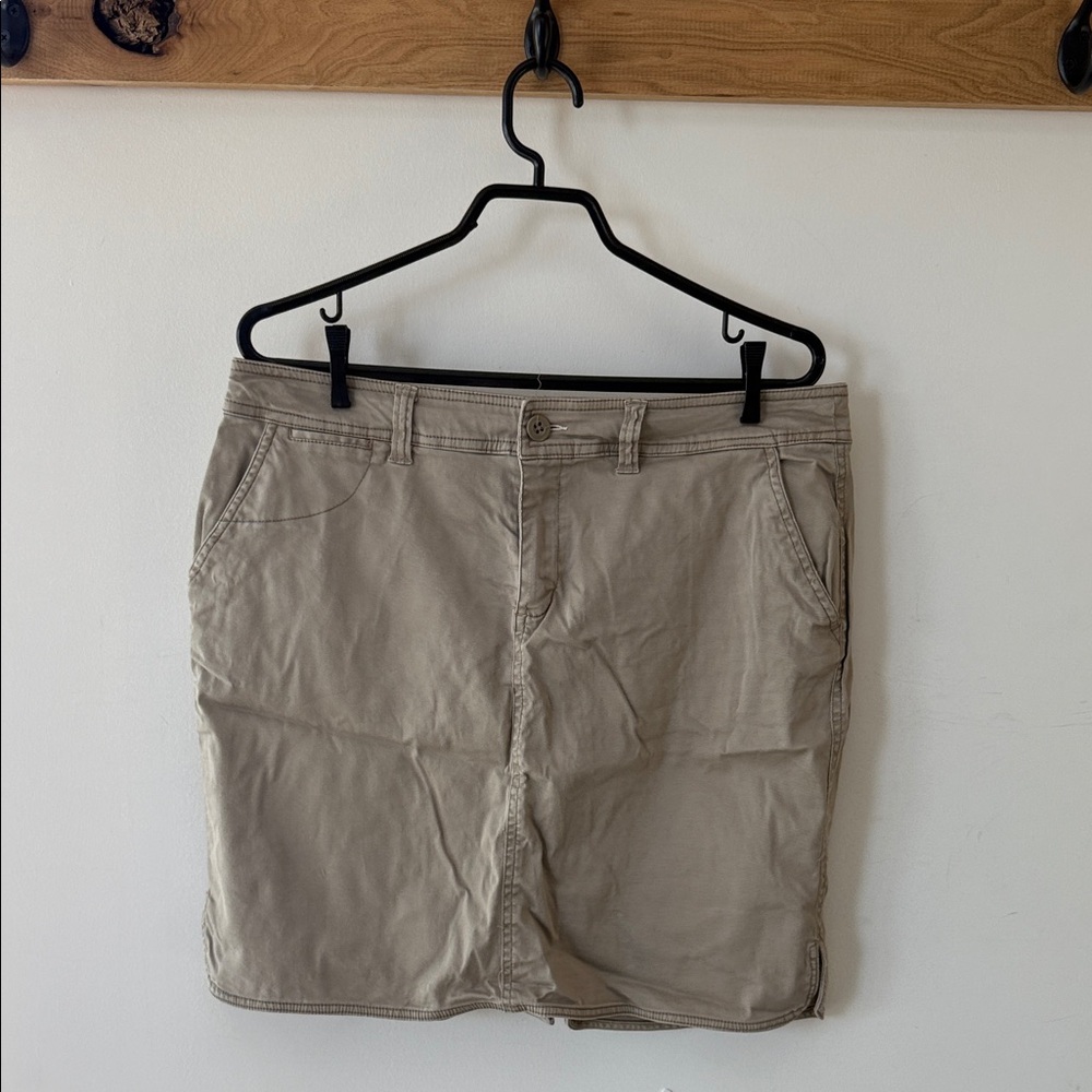 Woolrich Men's Khaki Flat Front Shorts